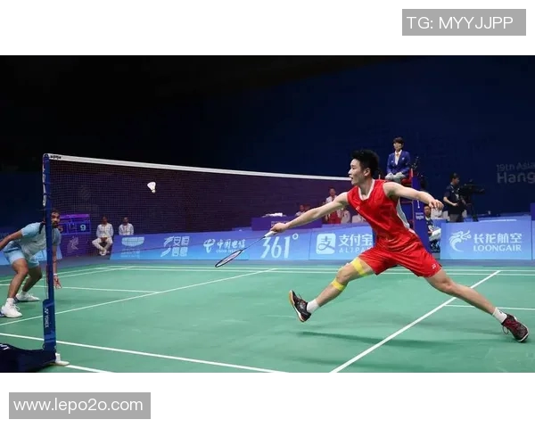 重庆羽毛球队在亚运会中的耐力表现展现出顽强拼搏精神与团队协作的力量