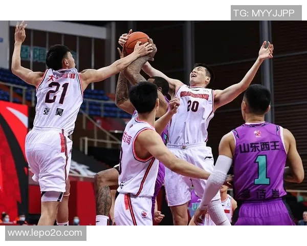 任骏飞领衔球队奋勇争先展现拼搏精神与团队协作的精彩瞬间